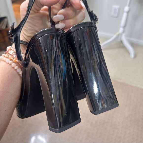 DKNY Maiden Ankle Strap Platform Sandal Heels Block Heel NEW Size 9.5 Block Toe - Picture 8 of 10